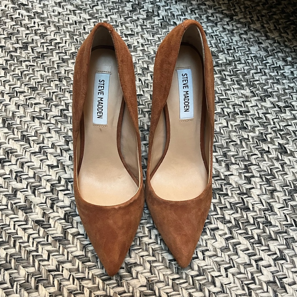 Steve Madden “Daisie” Cognac Suede Heels